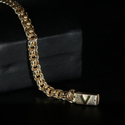 Pulso Tejido Chino con Inicial en Broche de Caja